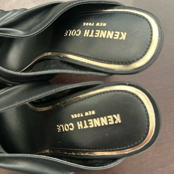 NWOT - KennethCole Heels - Picture 5 of 7